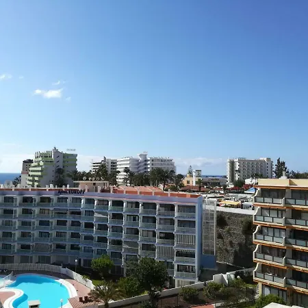 Glamour Near Yumbo Center Apartman *